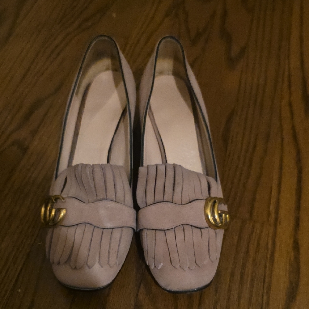 Gucci Beige Loafers with Gold Detail
